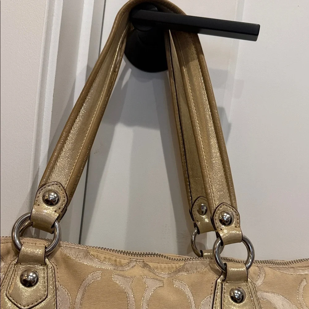 Coach y2k poppy Metallic Gold Logo Shoulder Bag 2 hangtags silver handbag